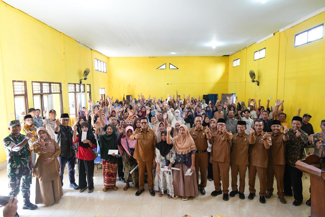 Gandeng Baznas, Pemda Serahkan Bantuan bagi Pedagang 
